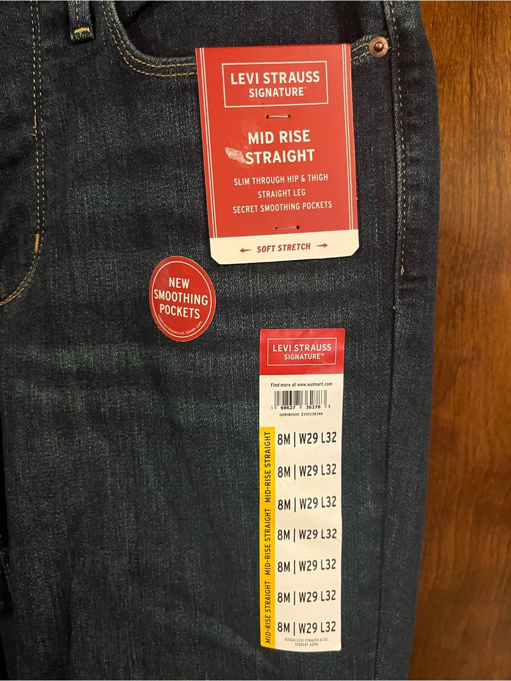 BNWT Levi's mid-rise Straight Jeans in Dark Indigo